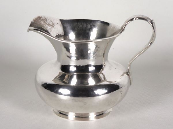 Hammered silver water jug, gr. 470
