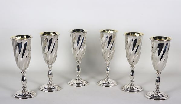 Lotto di sei flute in argento cesellati e sbalzati a torchon, gr. 930