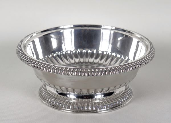 Bowl in argento cesellata e sbalzata a baccellature, gr. 330