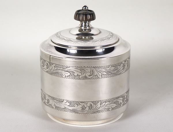 Scatola tonda porta tè in argento, cesellata a fasce floreali con pomo in legno ebanizzato, gr. 360