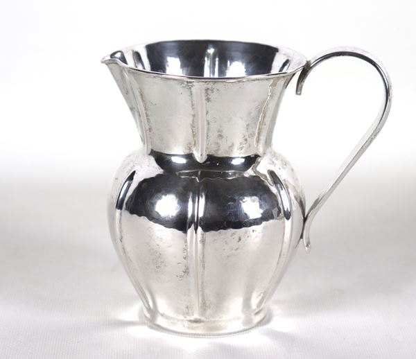 Small hammered silver jug, gr. 370