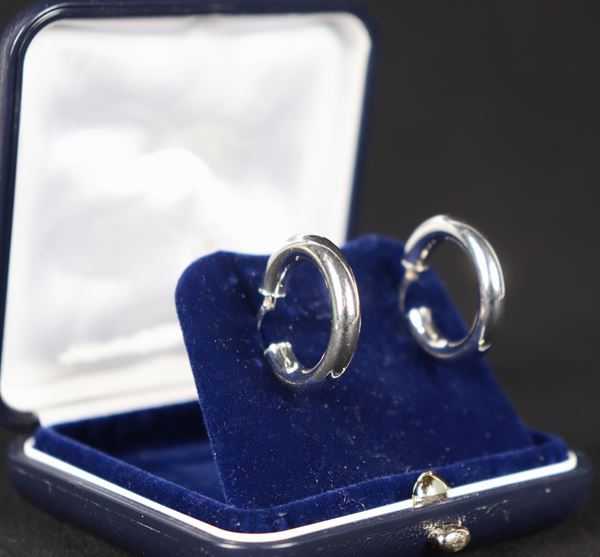 Pair of hoop earrings in 18K white gold, gr. 3, diameter 1.5 cm