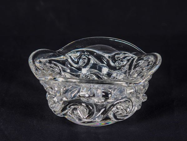 Curved bowl in French Baccarat crystal, worked in relief waves