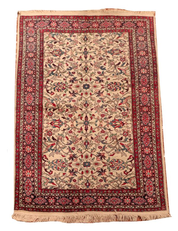 Tappeto persiano Kashan a disegni floreali su fondo avana con bordura rossa, M 2,00 x 1,23