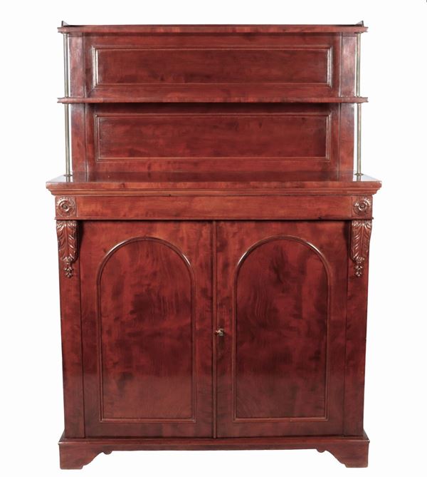 Ancient small English mahogany servant from the Queen Victoria period, on the top there is a two-storey riser with columns, a central drawer and two doors underneath