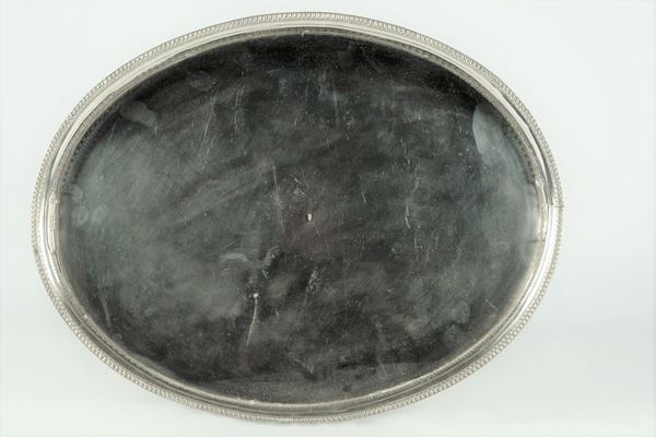 Oval tray in silver metal