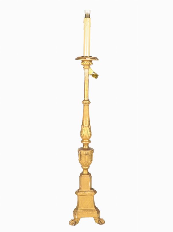 Antique floor torch holder in gilded wood and carved with Louis XIV motifs, reduced to electric light