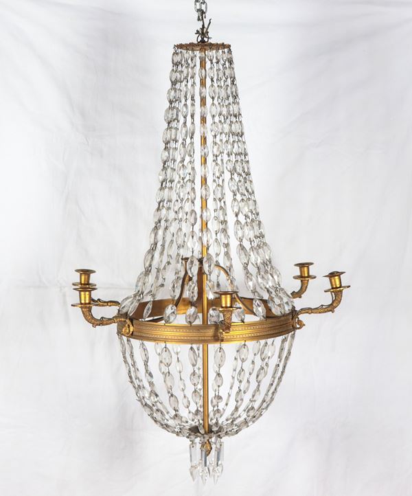 Lampadario francese a cesto di linea Impero, in bronzo dorato con perlinature a calatine in cristallo, 6 luci
