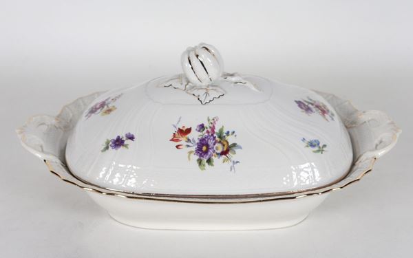 Oval tureen in Richard Ginori white porcelain, with colorful decorations featuring bunches of flowers
