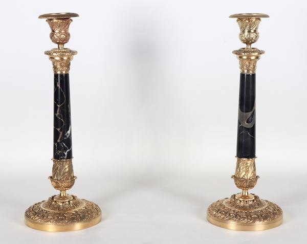 Pair of antique French Napoleon III candlesticks (1852-1870), in gilded bronze, embossed and chiselled with Portoro marble shaft