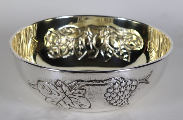 Round silver fruit bowl chiseled and embossed in relief with fruit motifs, vermeil interior, gr. 325