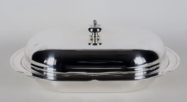 Oval vegetable dish in silvered and chiseled metal, inside white porcelain baking dish