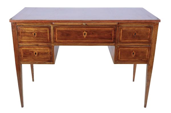 Roman center desk from the Louis XVI line, in walnut with inlaid threads in satin wood, five drawers and four inverted pyramid trunk legs