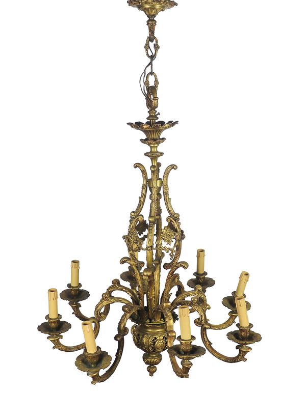 French chandelier in gilded bronze, embossed and chiseled with Louis XV motifs, 8 lights. One arm has a slight defect