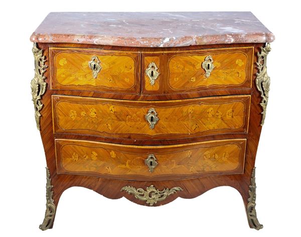 French Napoleon III commode (1852-1870) in bois de rose, purple ebony and mahogany, with squares inlaid with floral intertwining motifs, friezes and trimmings in gilded and chiseled bronze, four drawers and top in brecciated marble