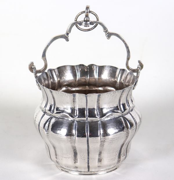 Antique bucket for blessings and sprinklings in chiseled and embossed silver. 18th century Naples stamps, gr. 720
