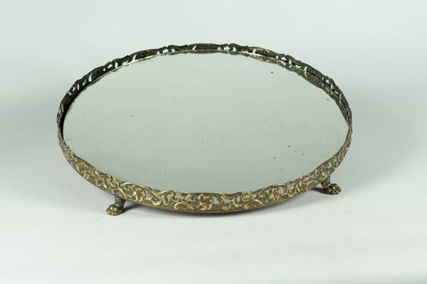 Liberty round centerpiece in copper