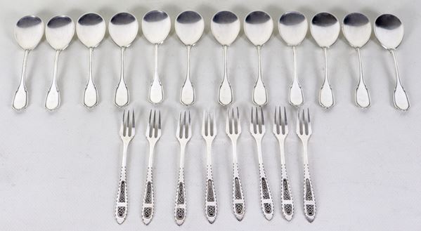 Chiseled and embossed silver lot of twelve ice cream spoons and eight dessert forks (20 pcs), gr. 450