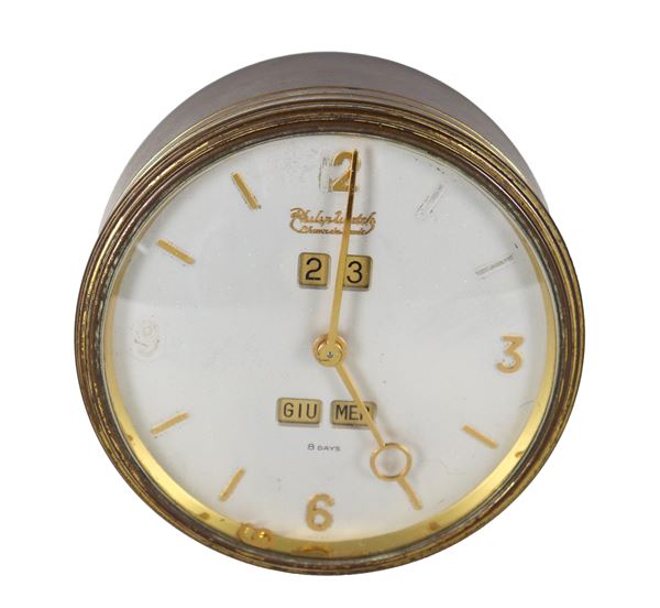 Sveglia da tavolo Philip Watch, Anni '50-'60, in metallo dorato a forma tonda. Una cifra del quadrante è staccata, non funzionante, da revisionare