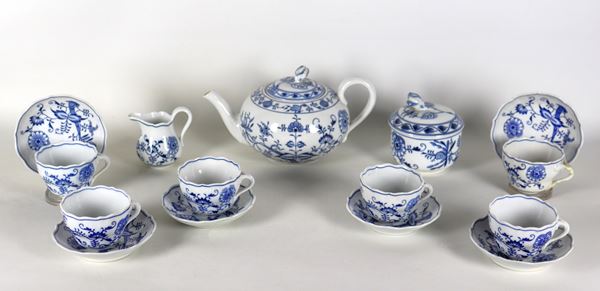 German porcelain tea service, marked MEISSEN, with "onion" design decoration in blue on a white background. One cup has a defect on the handle, (9 pcs)