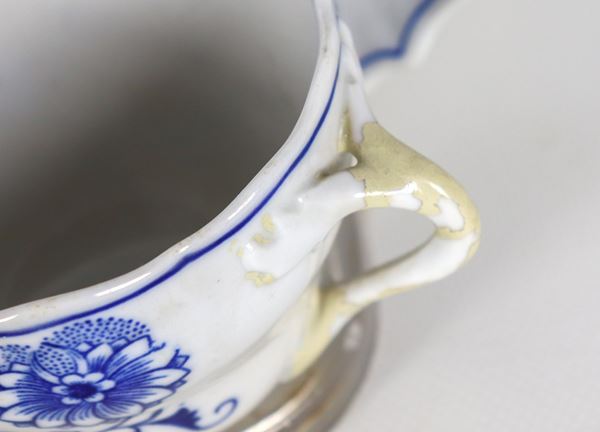 Servizio da tè in porcellana tedesca, marcato MEISSEN, con decorazione a  disegno cipolla in blu su fondo bianco. Una tazza presenta difetto al  manico, (9 pz) - Asta Asta a Tempo 