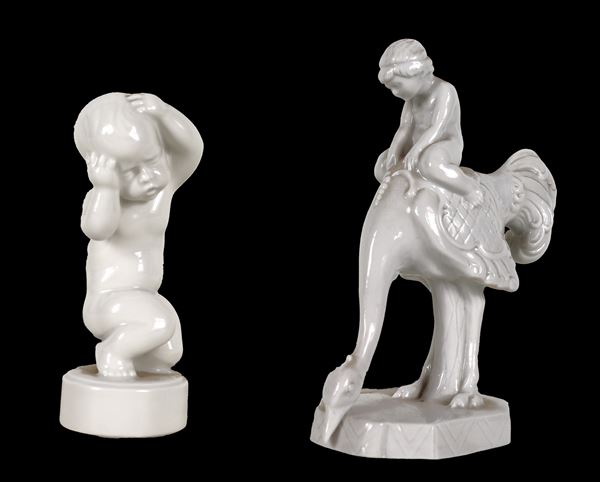Lotto di una statuina in porcellana bianca francese "Bambino con struzzo" e una statuina "Bambino" in porcellana bianca Royal Copenhagen (2 pz)