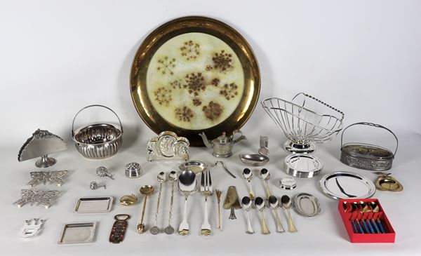 Lot in silvered, embossed and chiselled metal of various objects: round tray, bottle holder, serving cutlery, saucers, salt shakers, etc. (59 pcs)