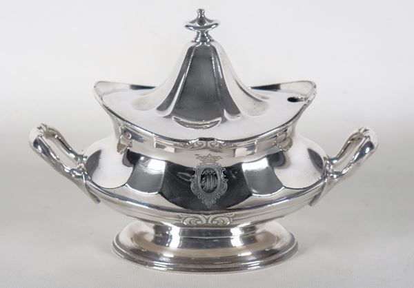 Liberty oval-shaped sugar bowl in chiselled and embossed silver metal. Marked REED & BARTON