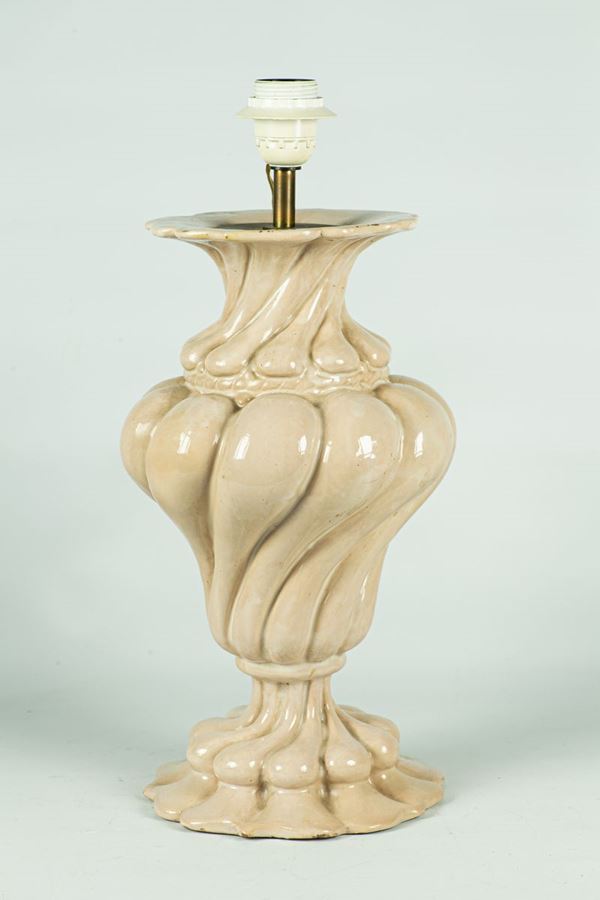 Amphora in glazed and porcelain ceramic