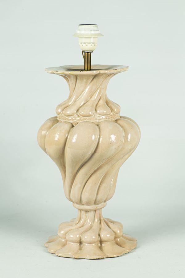 Anfora in ceramica smaltata e porcellanata