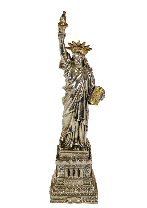 Piccola scultura "La Statua della Libertà" rivestita con argento Titolo 925, peso dell'argento gr. 110 circa