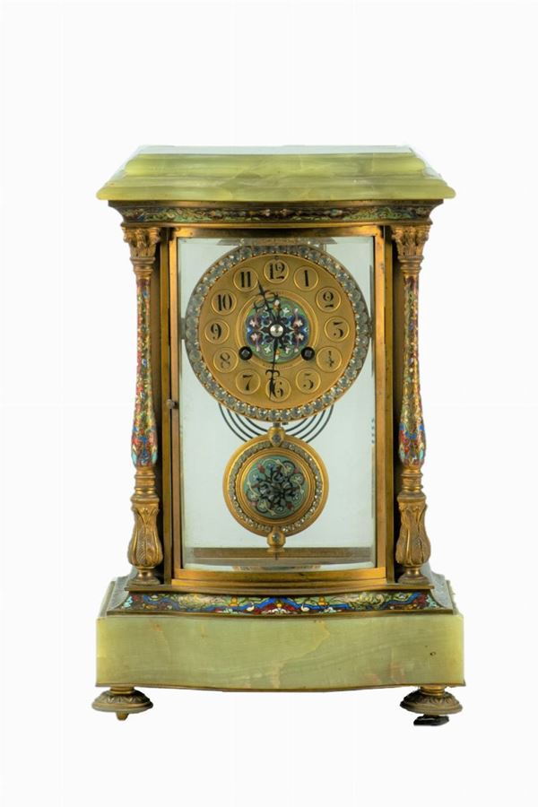 Small temple clock in onyx marble and crystal