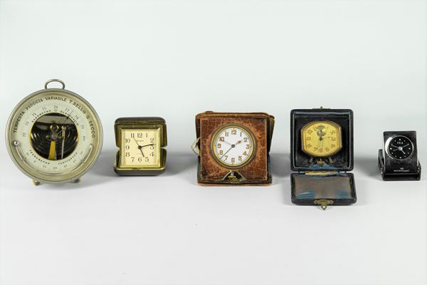 One Barometer and four travel alarm clocks with cases  (1940s - 1950s)  - Auction Antique paintings, furniture, furnishings and art objects. - Gelardini Aste Casa d'Aste Roma