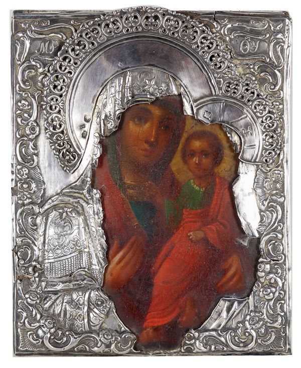 "Madre di Dio di Smolensk ", icona dipinta su tavola con rizza in argento cesellato e sbalzato. Bolli Mosca Seconda Metà XIX Secolo