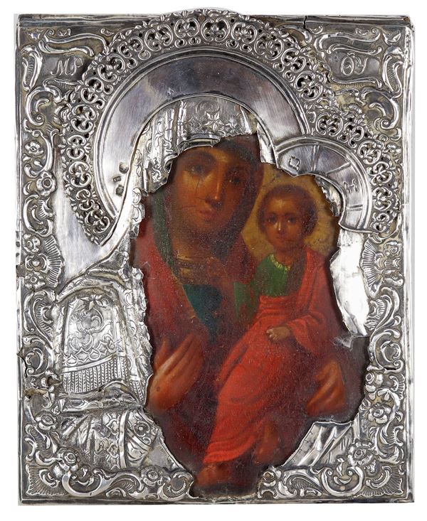 "Madre di Dio di Smolensk ", icona dipinta su tavola con rizza in argento cesellato e sbalzato. Bolli Mosca Seconda Metà XIX Secolo