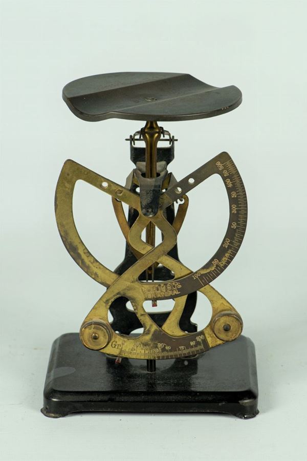 Table scale with black wooden base