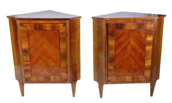 Pair of antique Louis XVI corner cupboards in walnut with inlaid threads, a door and three legs in the shape of an inverted pyramid