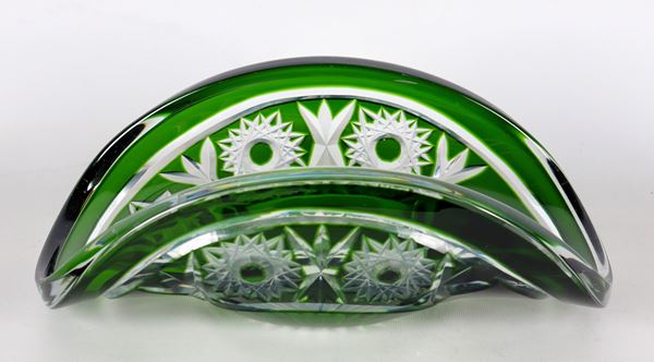 Centrotavola a forma di cesto in cristallo verde di Boemia lavorato a punta di diamante