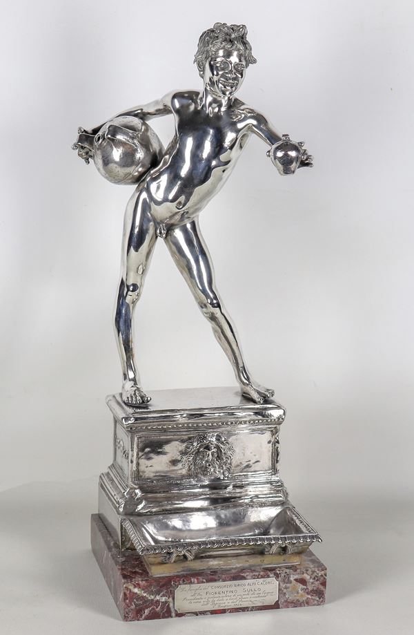 Vincenzo Gemito - "L'Acquaiolo", scultura in bronzo argentato firmata Gemito e timbro della Fonderia Gemito-Napoli, base quadrangolare in marmo brecciato