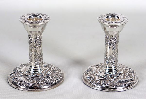 Pair of small English silver candlesticks entirely chiselled and embossed. Birmingham stamps 1957, approximately 160 grams