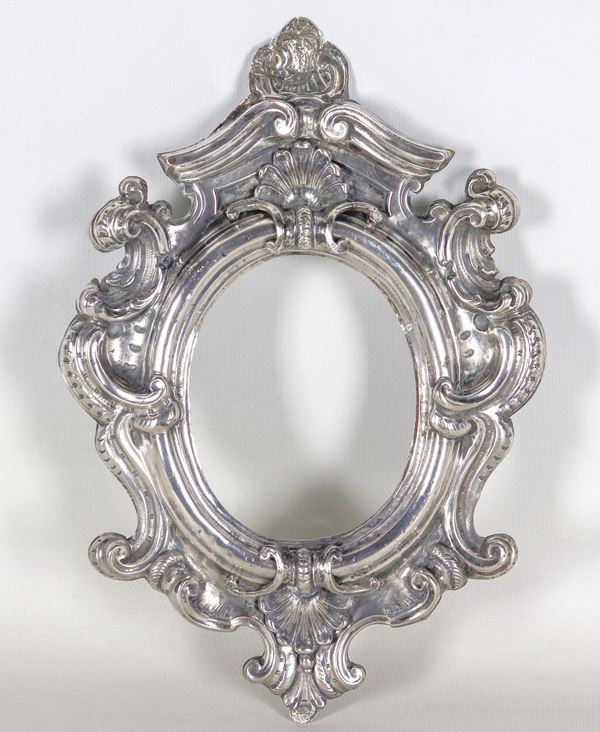 Ancient small Louis XIV glory card in chiselled and embossed silver. 18th century Naples stamps, gr. 415