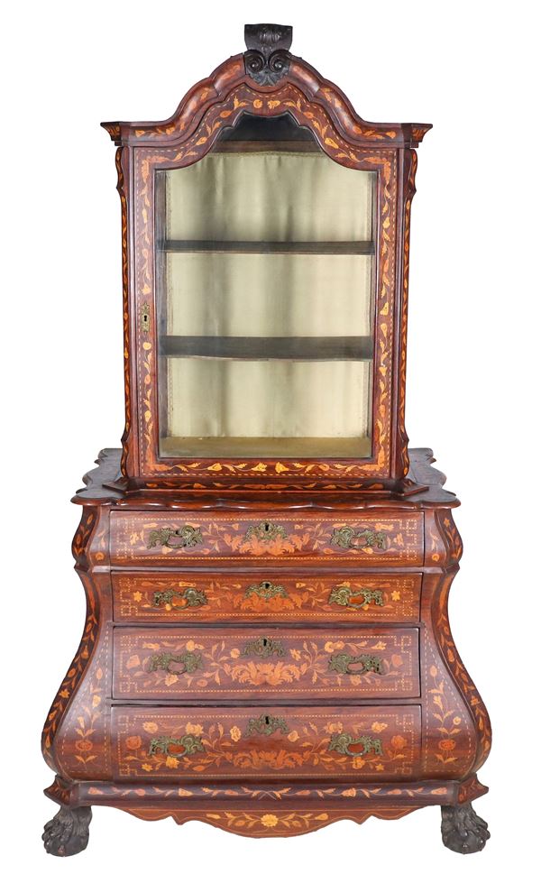 Antique Dutch "Chiesola" piece of furniture in walnut, entirely inlaid with scrolls, floral interweavings, amphorae and flowers. The upper part is a showcase with a central door, the lower part has a rounded shape with four drawers and lion-shaped legs. Late 18th century