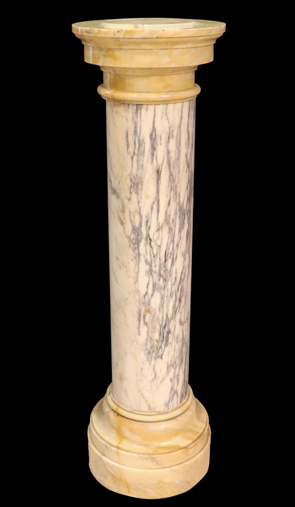 Column in veined yellow marble with capitals