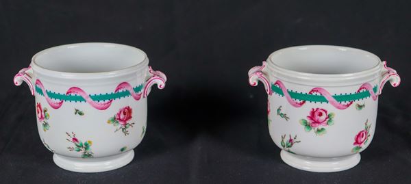 Pair of small Richard Ginori porcelain cachepots, entirely colorful with cord and rose motifs