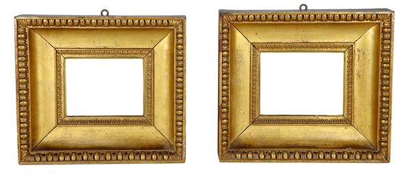 Coppia di antiche piccole cornici toscane a "cassetta" Epoca Impero, in legno dorato e intagliato