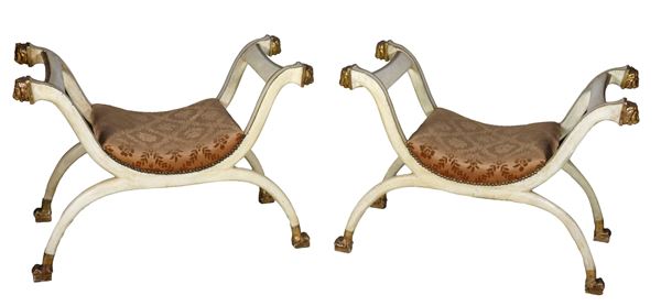 Pair of Impero line stools in ivory lacquered wood, with carved and gilded profiles and heads of lions