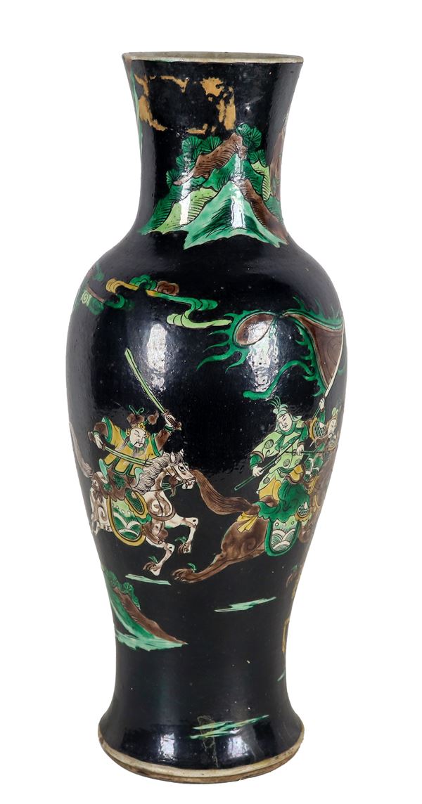 Ancient Chinese vase in black enamel, with relief decorations in polychrome enamels of battle scenes. 19th Century China