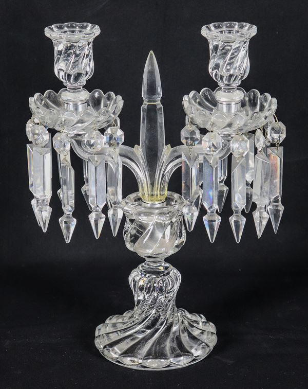 Candelabro in cristallo francese di Baccarat con prismi e pendagli, 2 fiamme