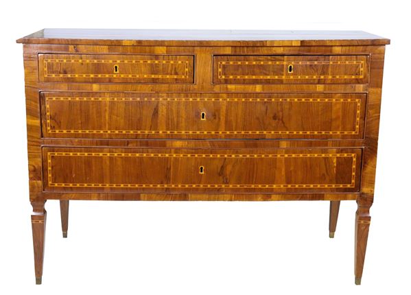 Antique Lombard-Venetian Louis XVI chest of drawers in walnut, with geometric thread inlays, 2 small, 2 large pulls and four inverted pyramid truncated legs