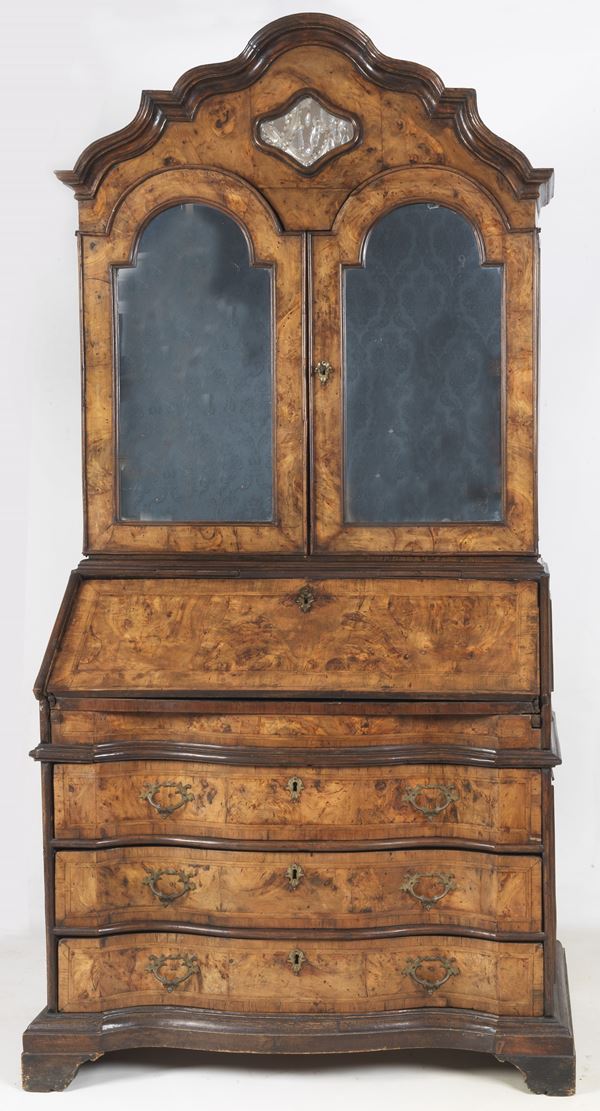 Louis XV Lombard-Veneto Trumeau in walnut and walnut briar. The upper part with two doors with mirrors and compartments with three pullers inside. The lower part with a slide forming a desk with compartments and a sliding shelf, three drawers underneath and catel legs